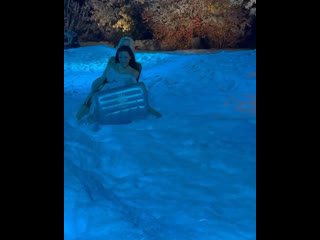 Надеюсь, вы въехали в 2024-й так же красиво, как Ким Кардашьян и Пэрис Хилтон. (видео)